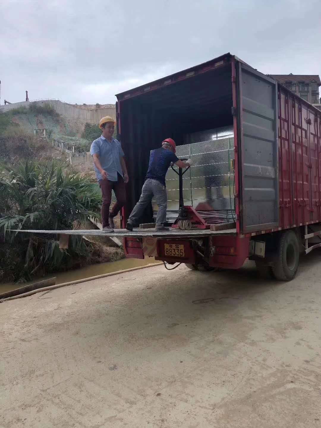 廣州實(shí)地薔薇花園電纜橋架供貨