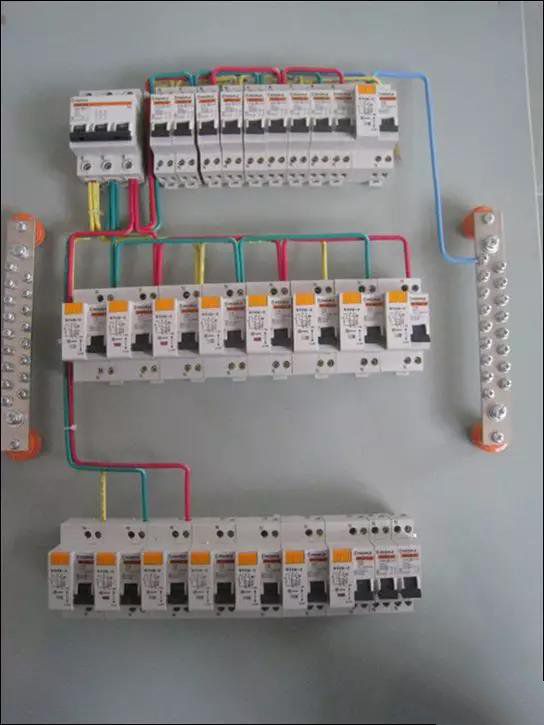 老電工手把手教您如何做好配電箱內(nèi)部配線，圖文詳解，值得收藏