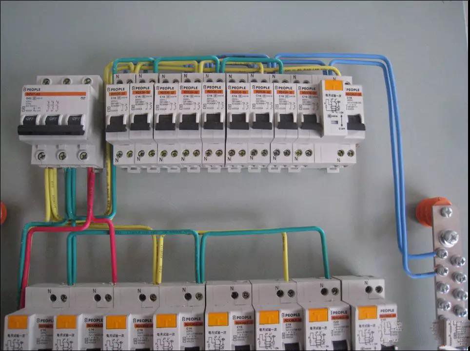 老電工手把手教您如何做好配電箱內(nèi)部配線，圖文詳解，值得收藏