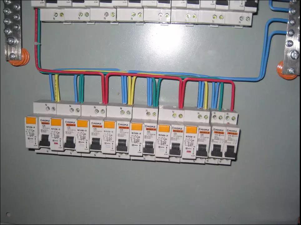 老電工手把手教您如何做好配電箱內(nèi)部配線，圖文詳解，值得收藏